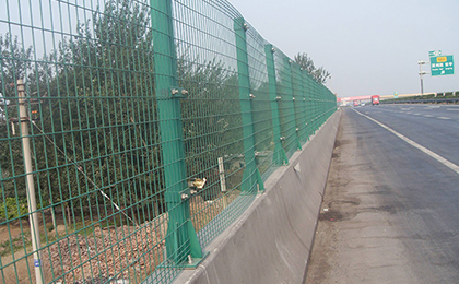 公路防護欄