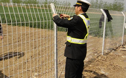 公路防護欄