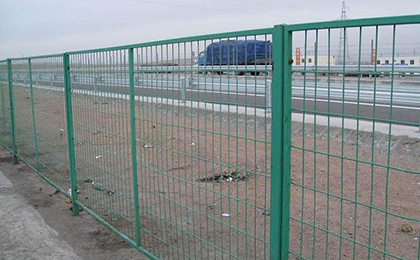 公路防護欄